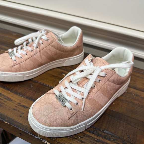 Gucci - Picture 4 of 4